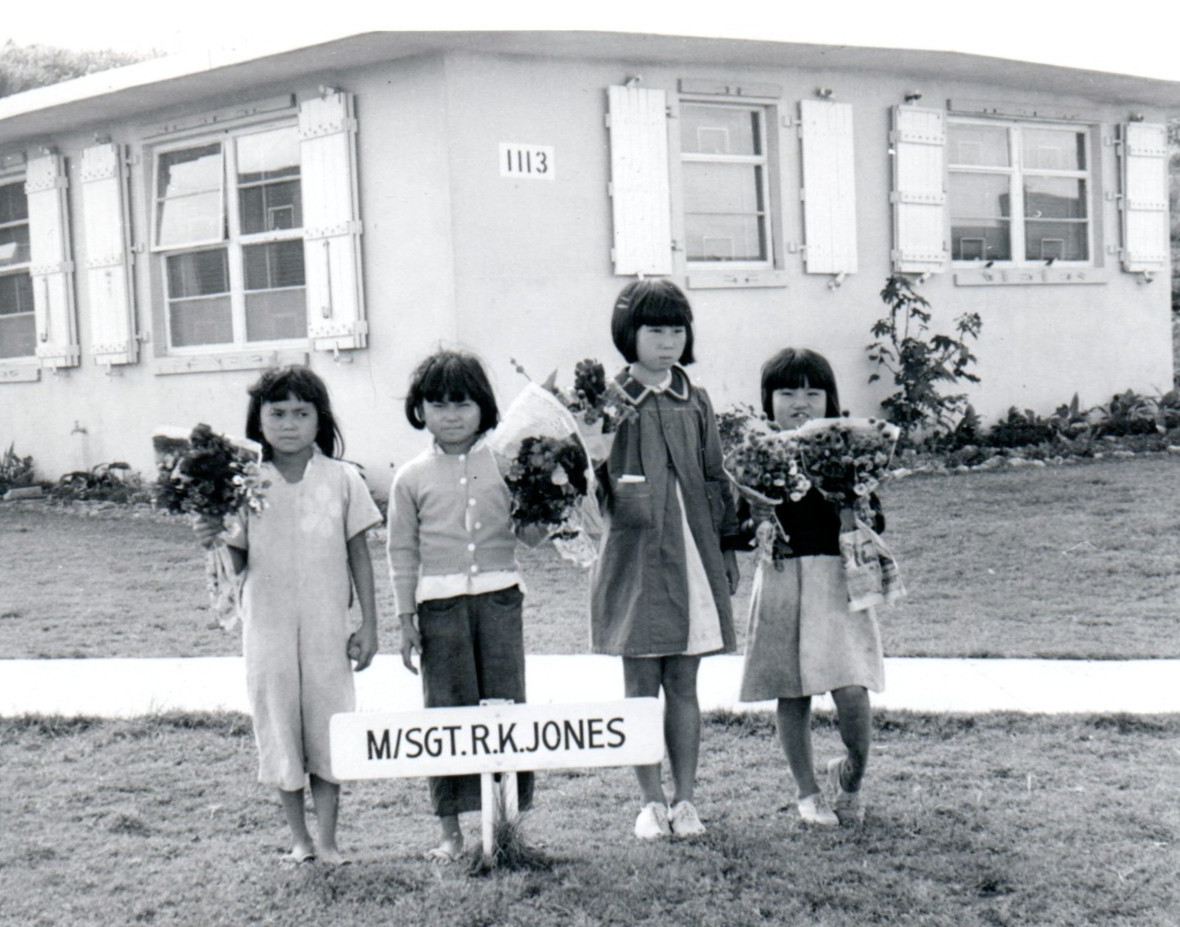 Okinawa 1953 Young Okinawan Girls Selling Flowers In Militry Housing