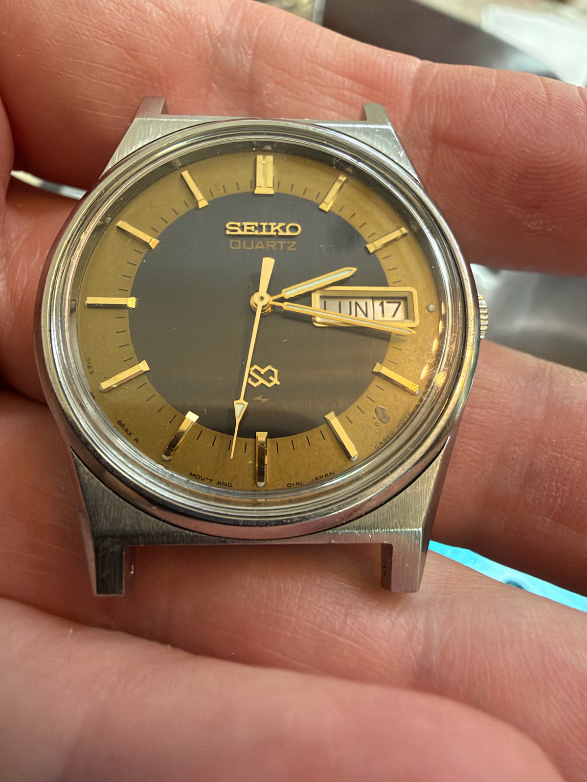 Vintage 1982 Seiko SQ Quartz Day-Date 7123-8439 Grey Gold Two-Tone Dial 35mm
