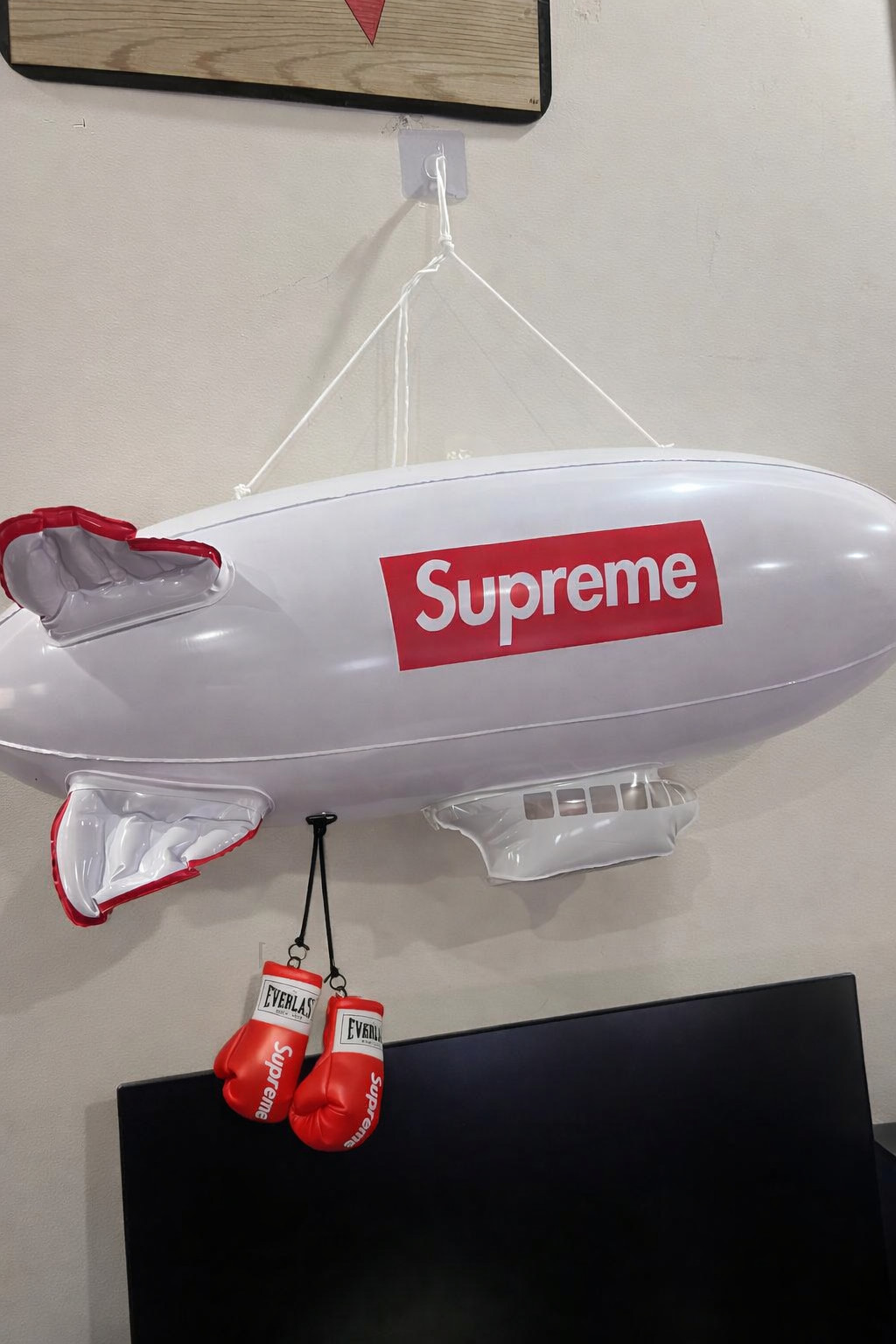 Supreme Blimp FW17 + Boxing Gloves Keychain Red White Accessories Bundle