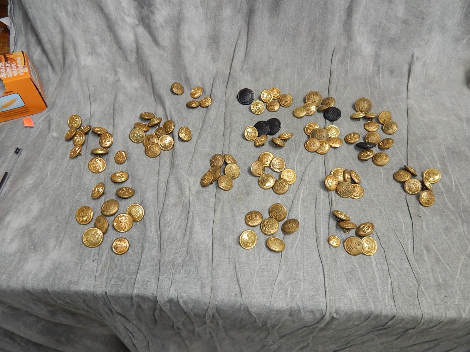 106 WWII era & Other (some older?) Canadian (Canada) Navy uniform buttons