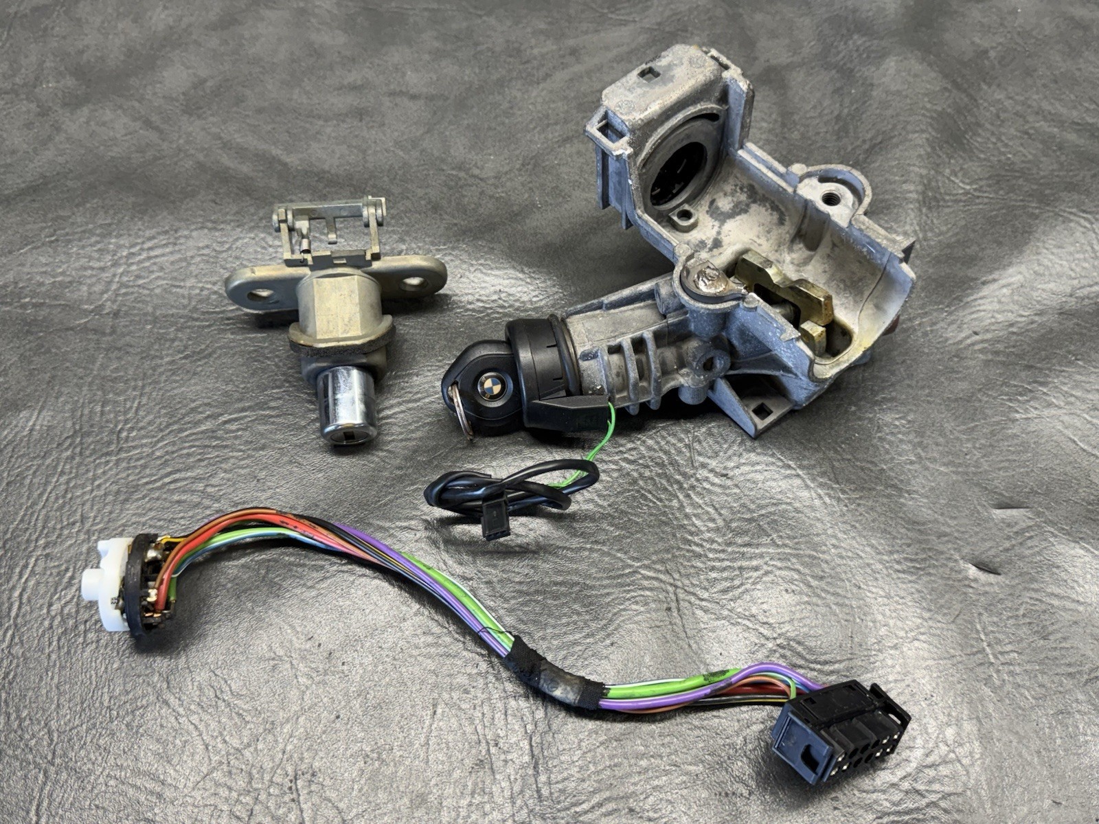 1992-1995 BMW E31 E32 E34 E36 Steering Ignition Lock Cylinder Trunk w Key OEM 1992-1995 BMW E31 E32 E34 E36 Steering Ignition Lock Cylinder Trunk w Key OEM