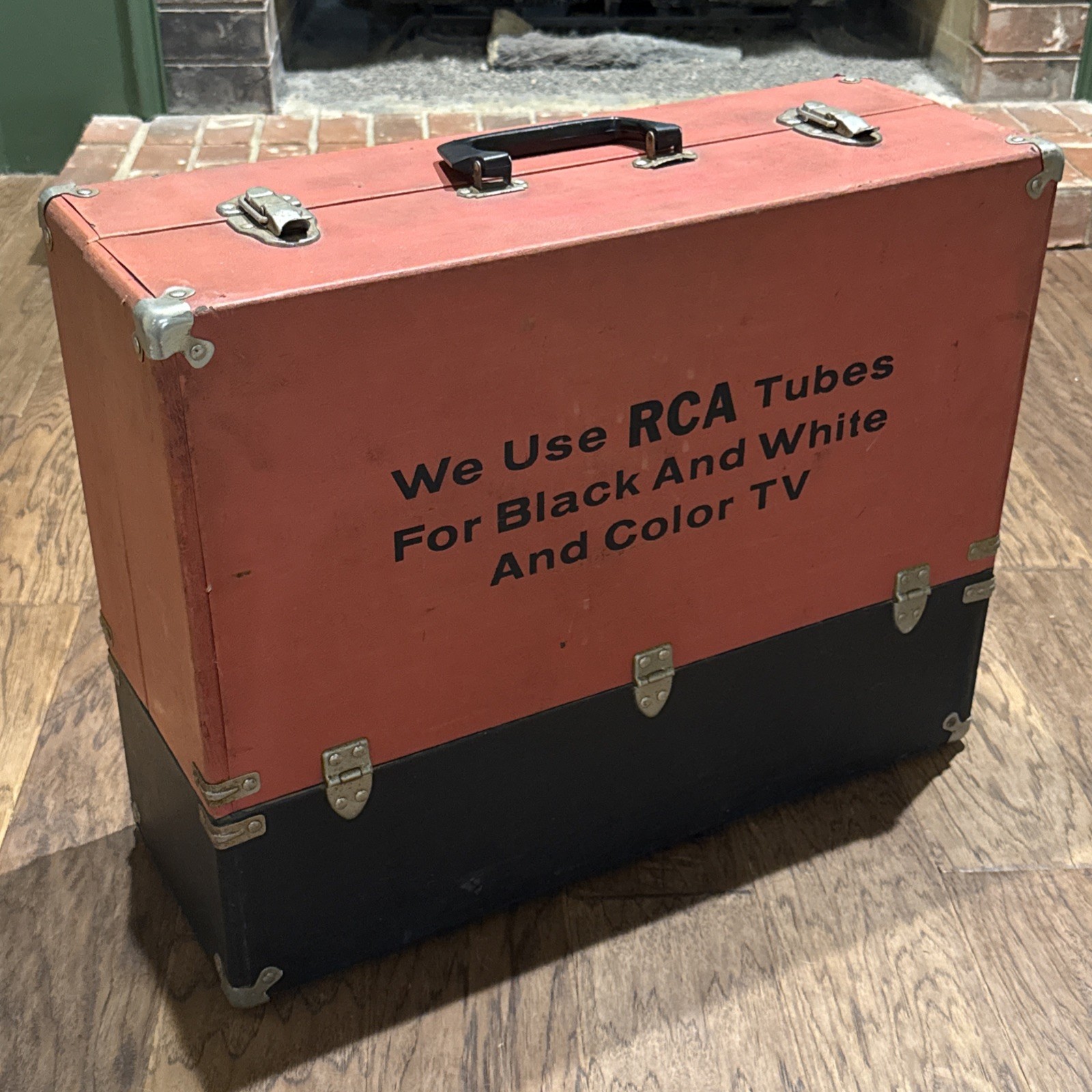 Vintage RCA Red Black Radio TV Repair Vacuum Tube Caddy Carrying Case Vintage RCA Red Black Radio TV Repair Vacuum Tube Caddy Carrying Case