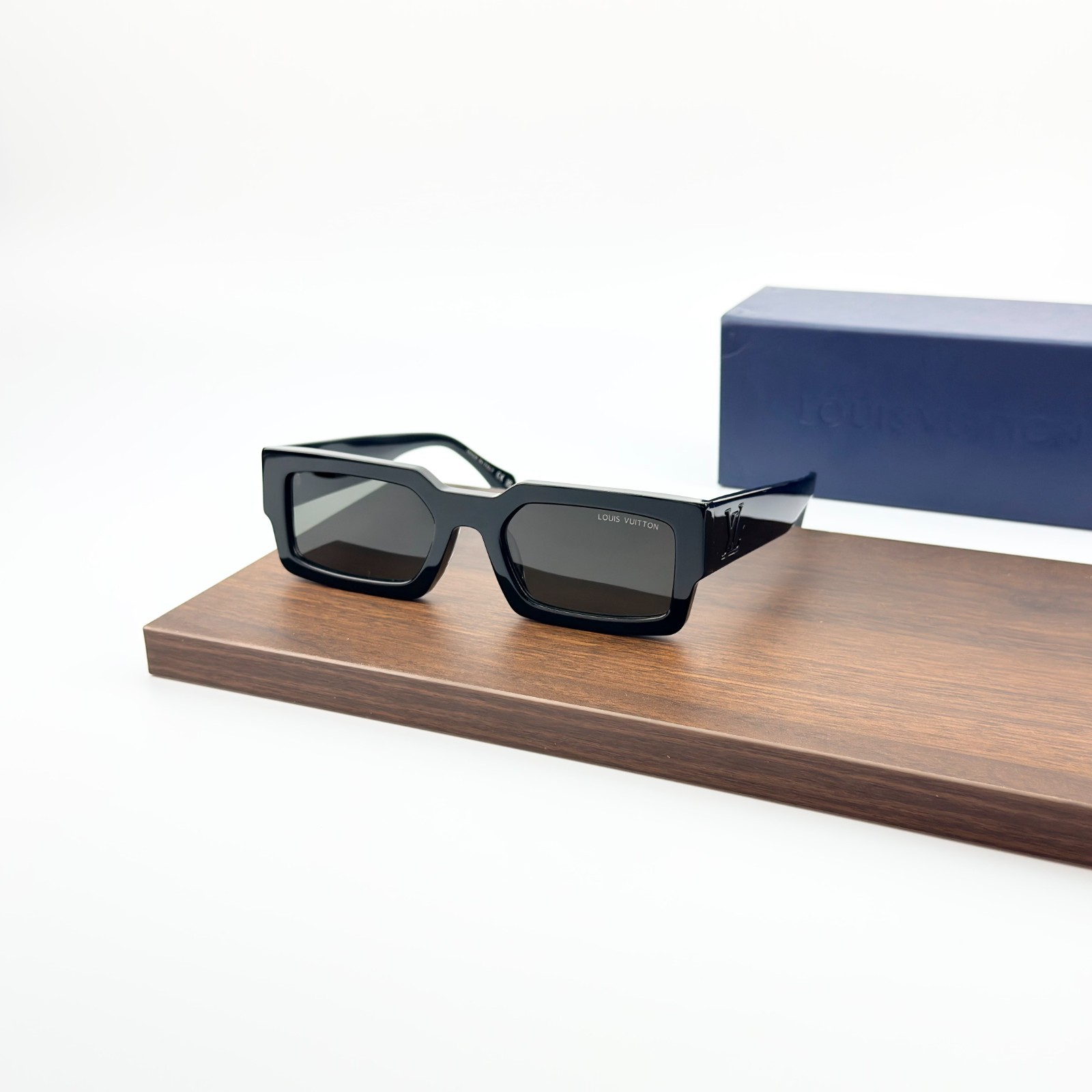 Louis Vuitton LV Clash Low Square Z1910E Sunglasses Black Frame Black Lens New