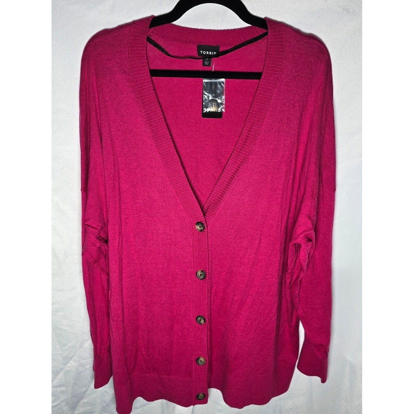 Torrid Hot Pink Button Front V-Neck Longline Cardigan Sweater 1X New 42590749 Torrid Hot Pink Button Front V-Neck Longline Cardigan Sweater 1X New 42590749