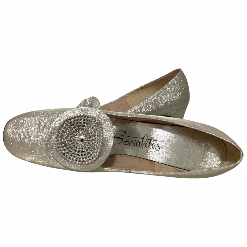 Vintage 60s Socialites Women’s Silver Beaded Round Toe Block Heel Pumps Vintage 60s Socialites Women’s Silver Beaded Round Toe Block Heel Pumps