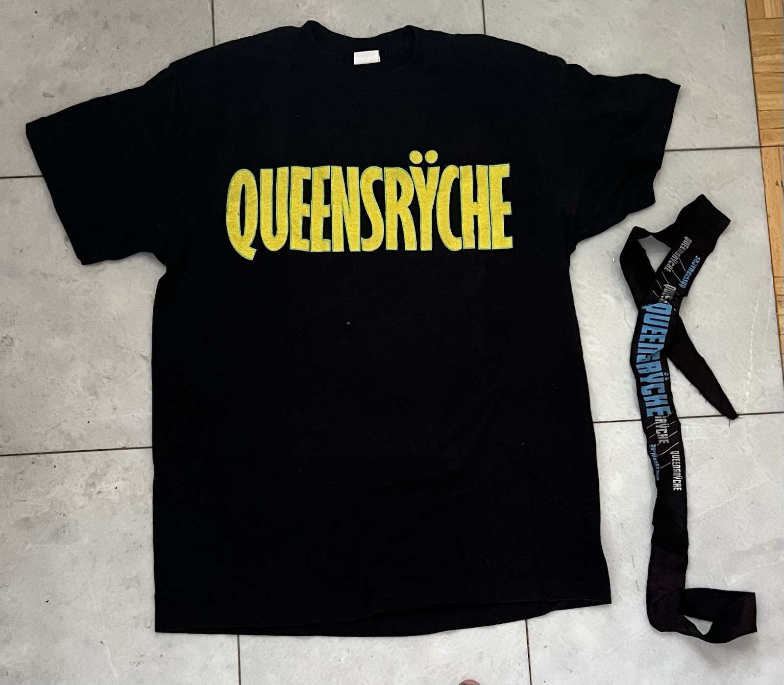 Vintage 1985 Queensryche The Warning Tour T-Shirt + Head Band Size XL USA Vintage 1985 Queensryche The Warning Tour T-Shirt + Head Band Size XL USA