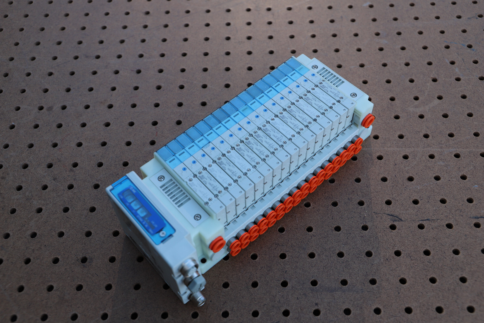 SMC PNEUMATIC MANIFOLD with 16 SY3100-5U1 with EX260-SEN1 SMC PNEUMATIC MANIFOLD with 16 SY3100-5U1 with EX260-SEN1
