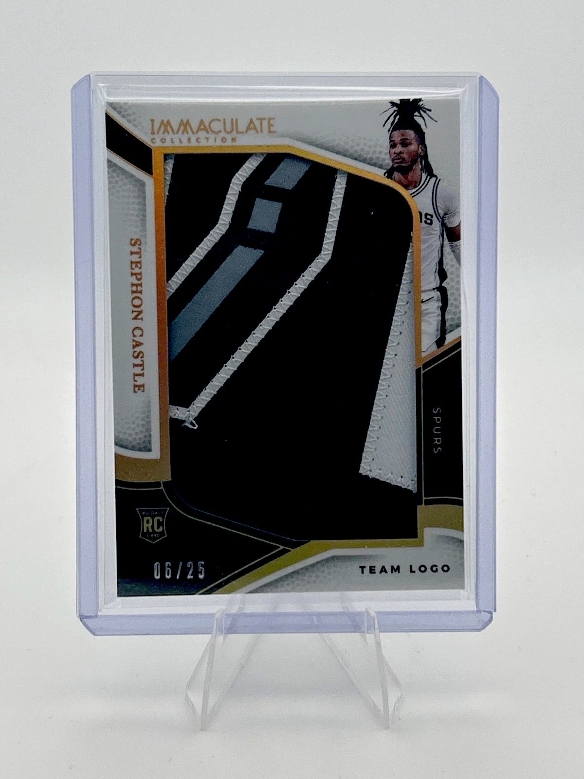 2024-25 Panini Immaculate Stephon Castle Team Logo Jumbo Patch RC /25 #06/25 2024-25 Panini Immaculate Stephon Castle Team Logo Jumbo Patch RC /25 #06/25