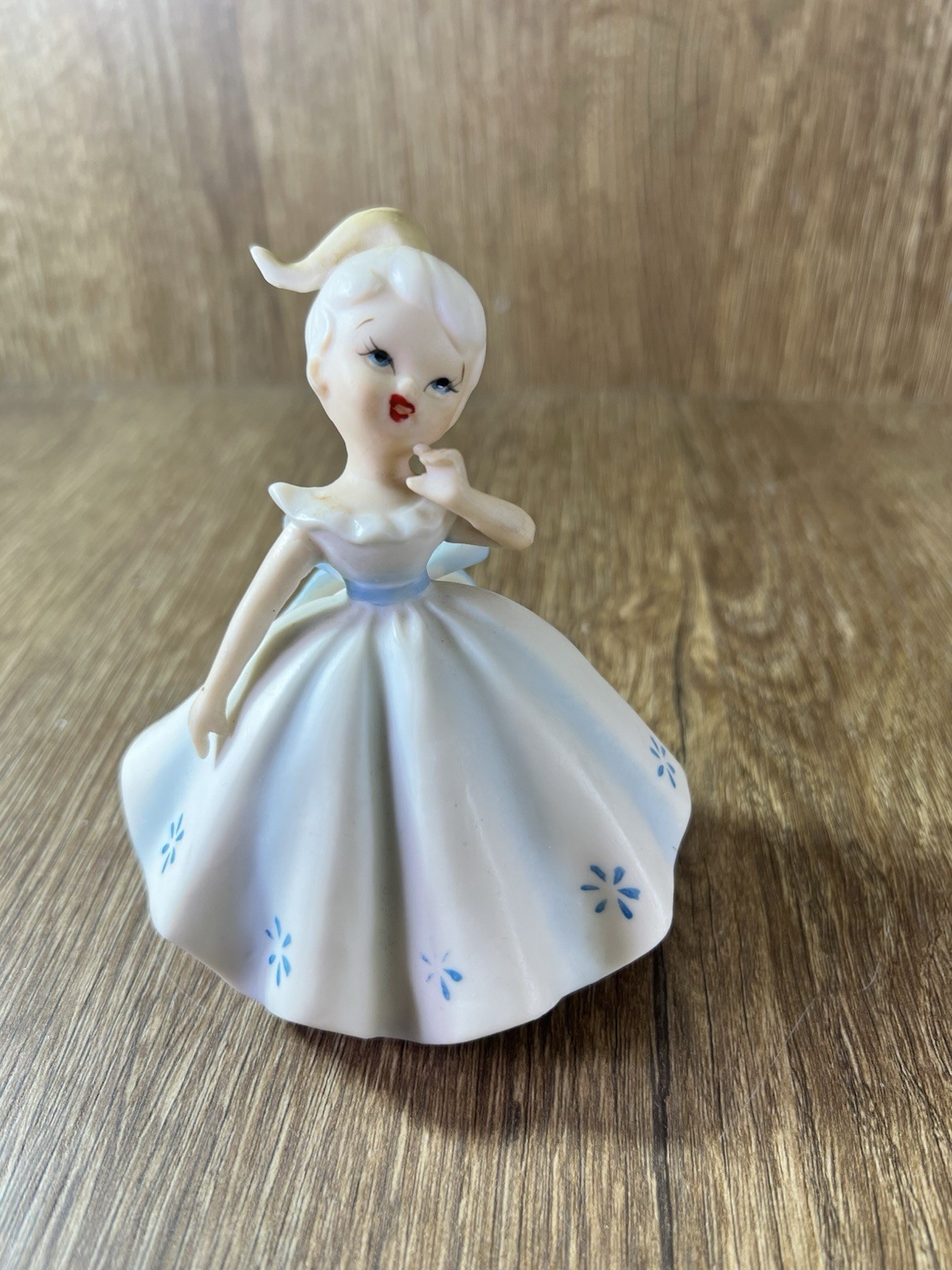Lefton Shopper Girl 737 Porcelain Figurine Vintage Mid Century Modern Japan Lefton Shopper Girl 737 Porcelain Figurine Vintage Mid Century Modern Japan