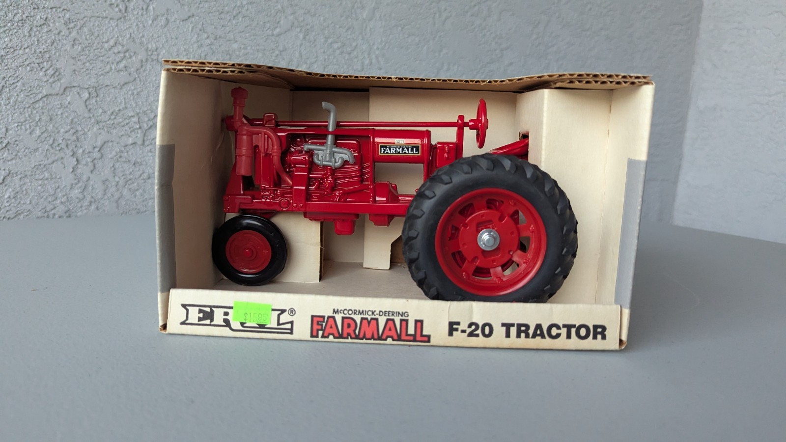 Ertl McCormick Deering Farmall F-20 Tractor 1/16 NIB