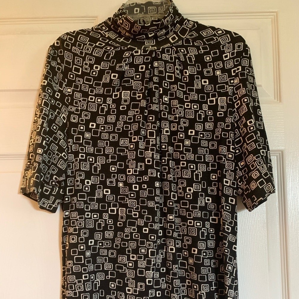 Apt 9 Women’s short sleeve top Apt 9 Women’s short sleeve top