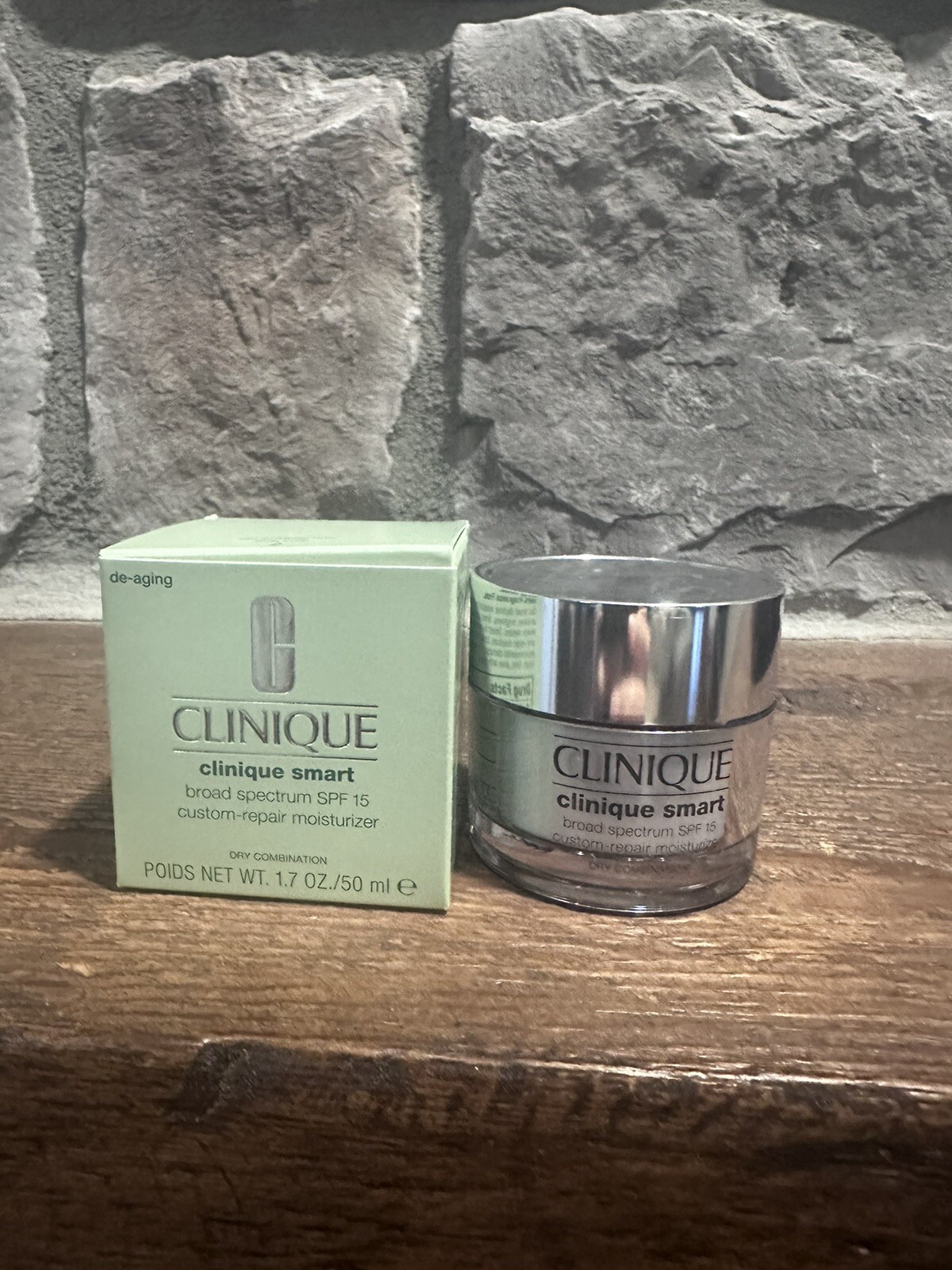 Clinique Smart SPF 15 Custom-Repair Moisturizer Dry Combination 1.7FL OZ/50ML Clinique Smart SPF 15 Custom-Repair Moisturizer Dry Combination 1.7FL OZ/50ML