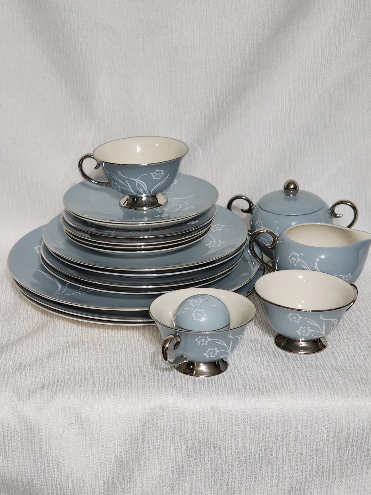 20 pc Blue Strata Flintridge China Reverie Dinnerware Set Plates Coffee Tea Cup