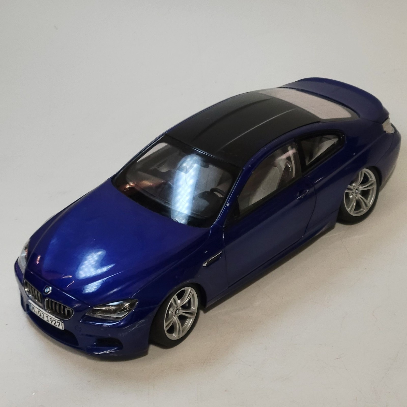 Paragon 1:18 Blue BMW M6 (F13) Dealer Edition Car Model See Description Paragon 1:18 Blue BMW M6 (F13) Dealer Edition Car Model See Description