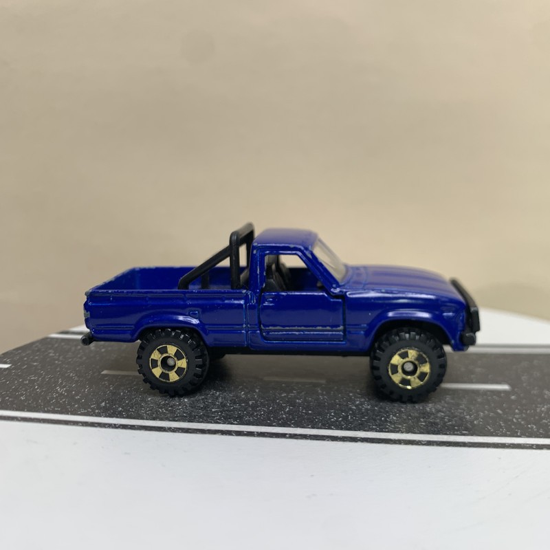 1981 Tomica 61/108 Toyota Hilux 4WD Single Cab Pickup Truck 4x4 Blue 1:62 Scale 