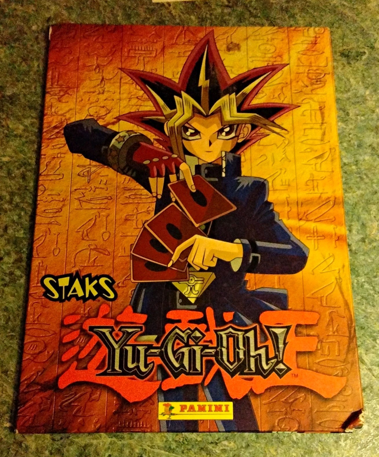 Panini Staks Yu-Gi-Oh Deck Case Cardboard Yami Yugi Artwork Brown/Red Panini Staks Yu-Gi-Oh Deck Case Cardboard Yami Yugi Artwork Brown/Red
