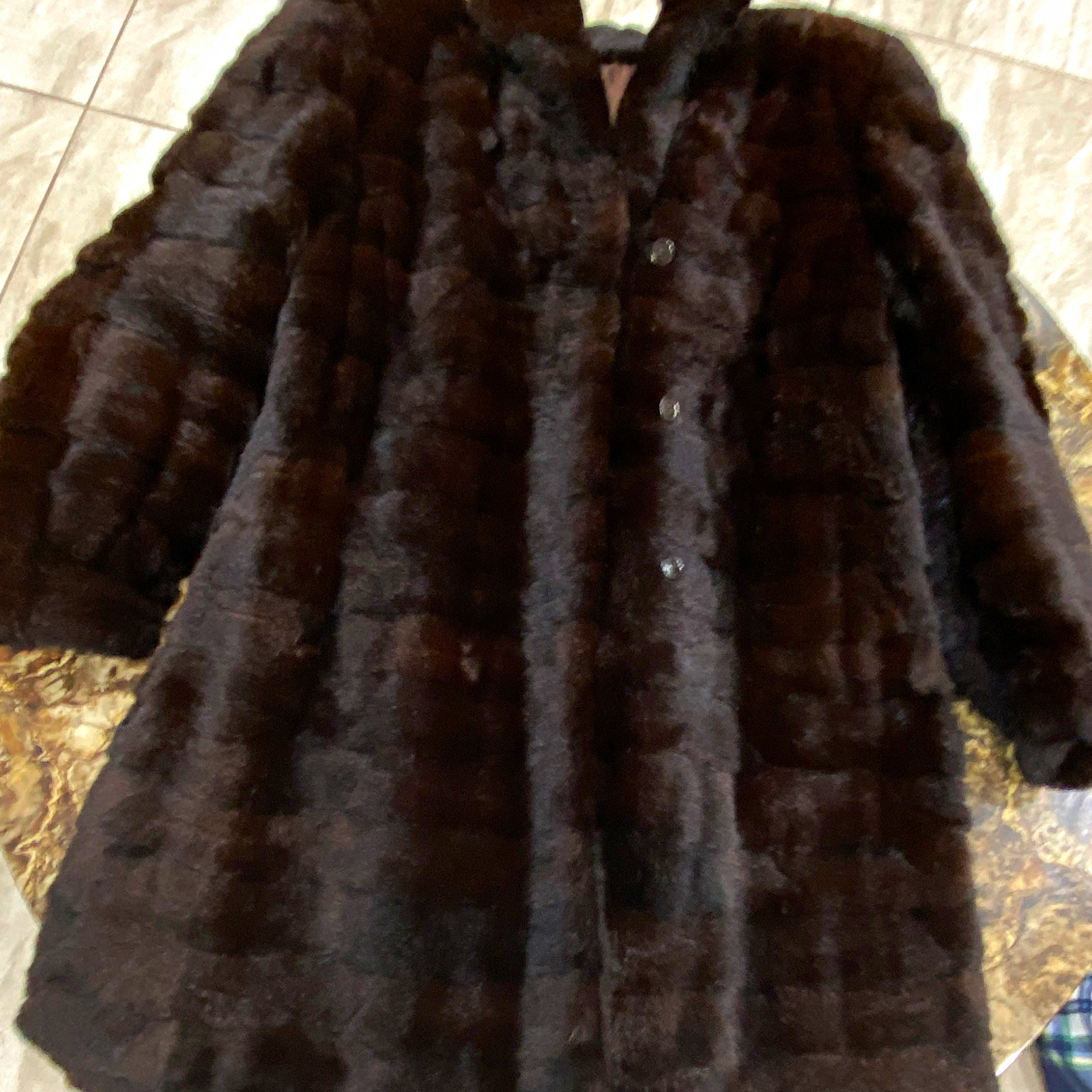 Women\'s Brown Mink Fur Coat, Mid-Length Button Front Collared, Long Sleeve, L Women\'s Brown Mink Fur Coat, Mid-Length Button Front Collared, Long Sleeve, L