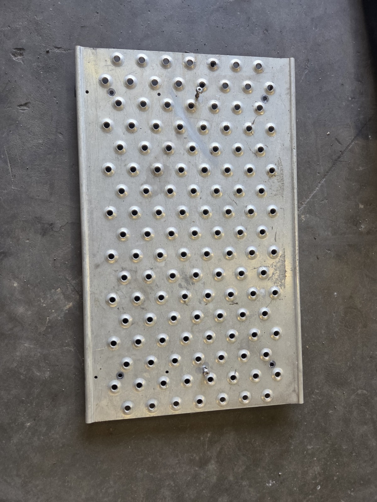Freightliner Cascadia Deckplate 33