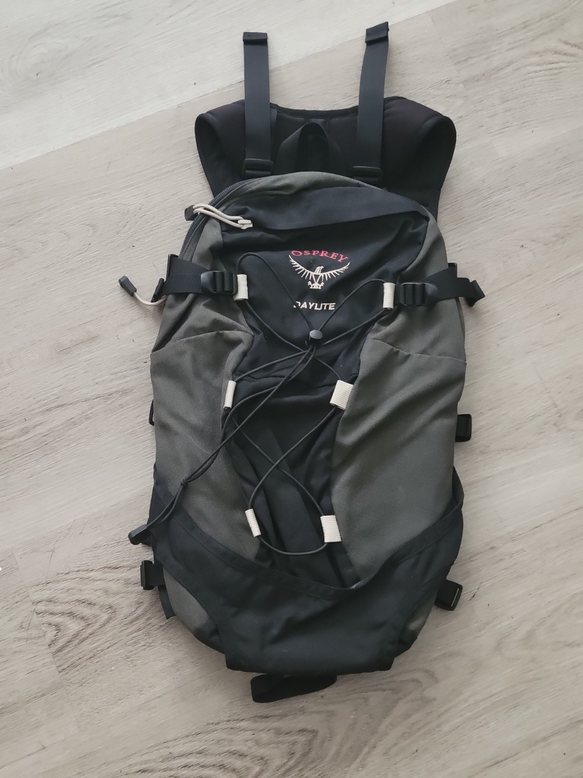 Osprey Daylite Hiking Backpack Gray Black - See Pictures For Details Osprey Daylite Hiking Backpack Gray Black - See Pictures For Details