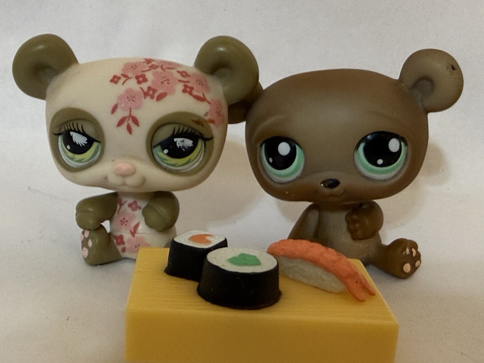 Hasbro Littlest Pet Shop  Bear #904 & #1001 W Sushi