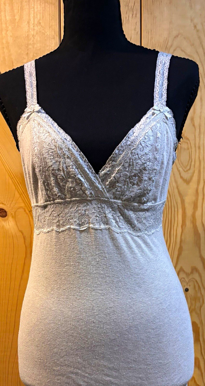 Vintage Y2K Abercrombie & Fitch Perfect Stretch Beige Lace Trim Knit Camisole Vintage Y2K Abercrombie & Fitch Perfect Stretch Beige Lace Trim Knit Camisole