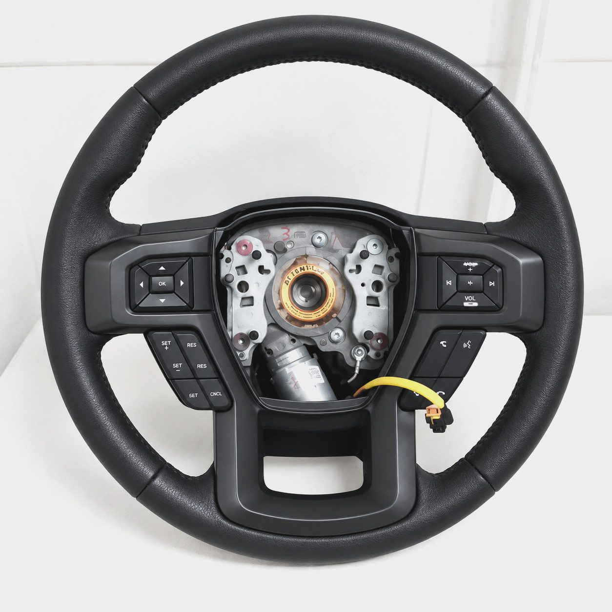 2017-2022 Ford F250 Super Duty Lariat Steering Wheel Assembly Audio Controls OEM 2017-2022 Ford F250 Super Duty Lariat Steering Wheel Assembly Audio Controls OEM