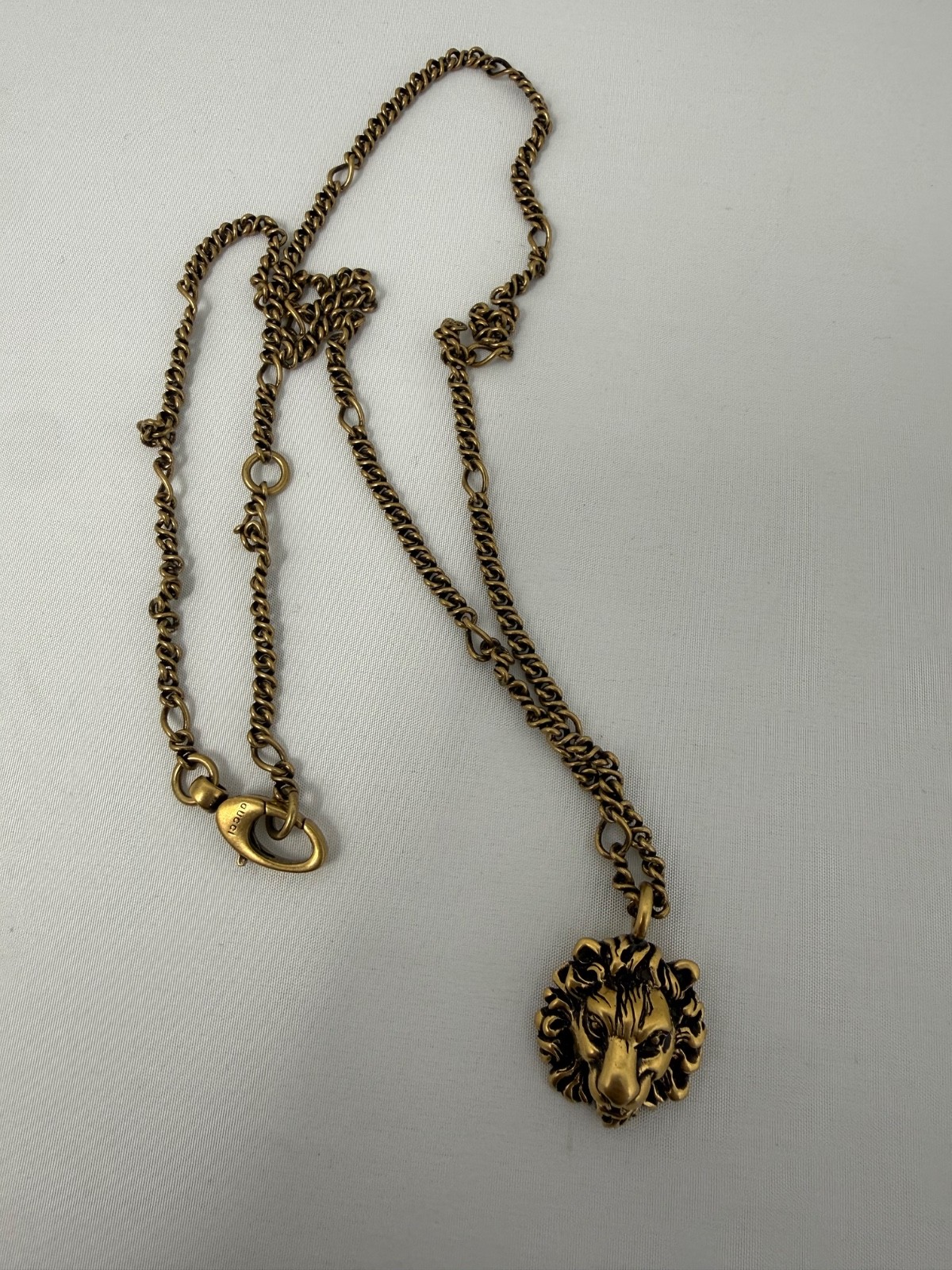 Gucci Lion Head Pendant Gold Double Chain Necklace Gucci Lion Head Pendant Gold Double Chain Necklace