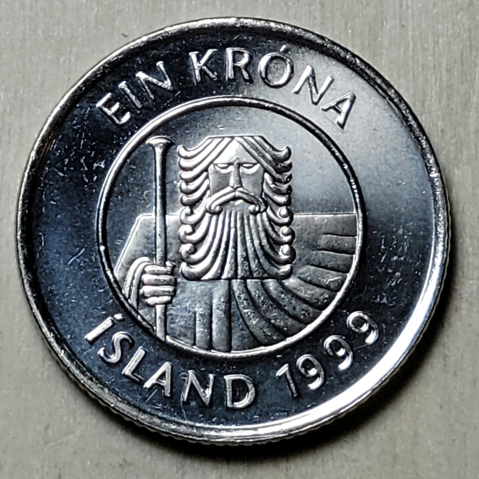 Iceland 1999 - 1 Krona Coin 21.5MM KM# 27a π FISH COIN π ISLAND UNCIRCULATED Iceland 1999 - 1 Krona Coin 21.5MM KM# 27a π FISH COIN π ISLAND UNCIRCULATED