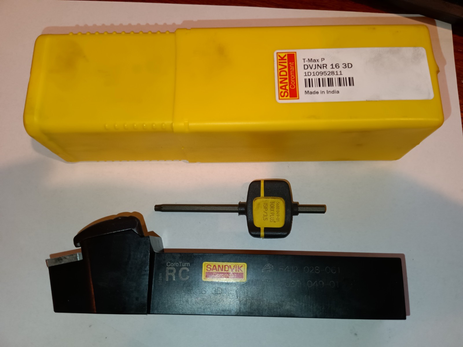 Sandvik Coromant T-Max® P DVJNR 16 3D right-hand turning tool holder