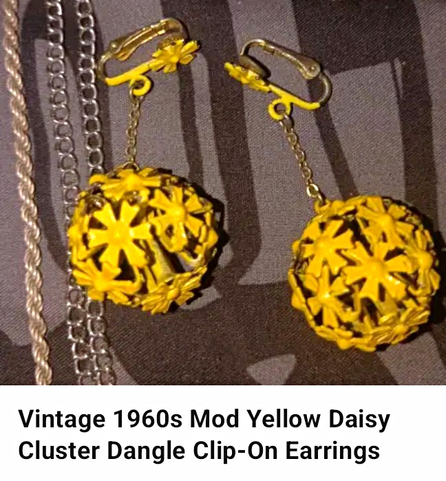 Vintage 1960s Yellow Daisy Flower Cluster Ball Drop Clip-On Earrings Vintage 1960s Yellow Daisy Flower Cluster Ball Drop Clip-On Earrings