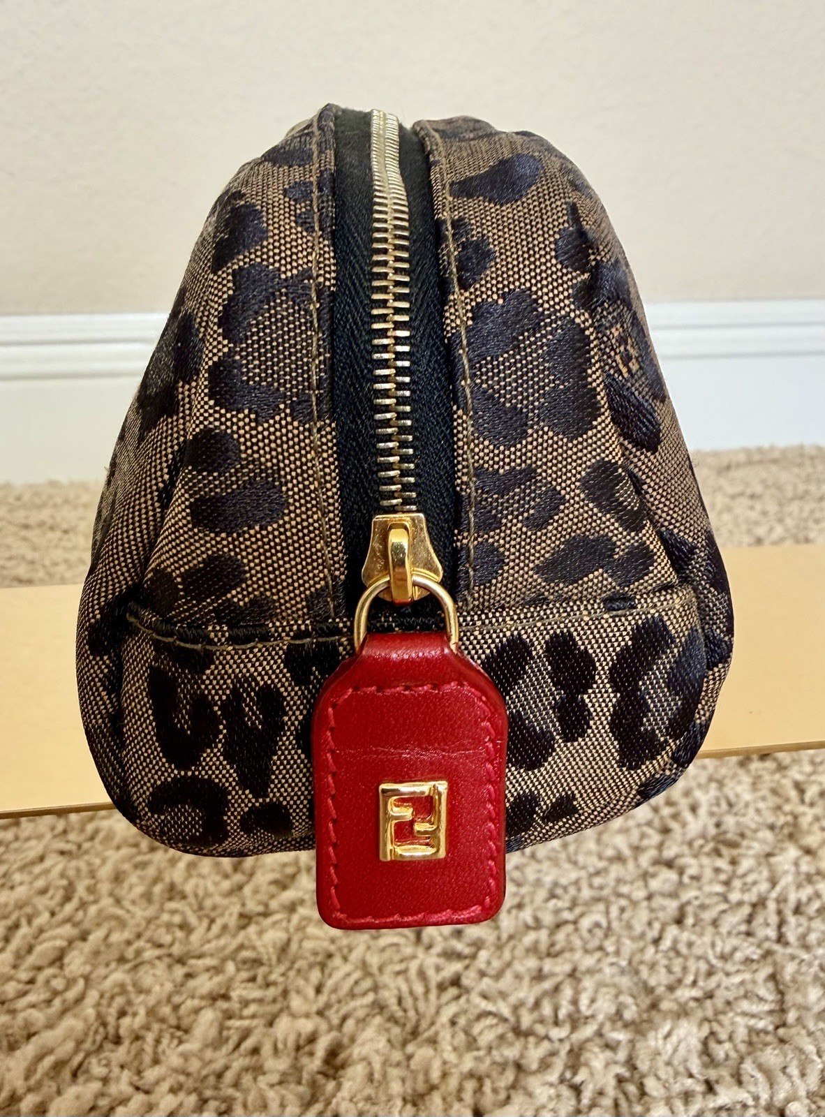 FENDI Authentic Vintage Leopard Print Cosmetic Pouch Bag excellent condition FENDI Authentic Vintage Leopard Print Cosmetic Pouch Bag excellent condition