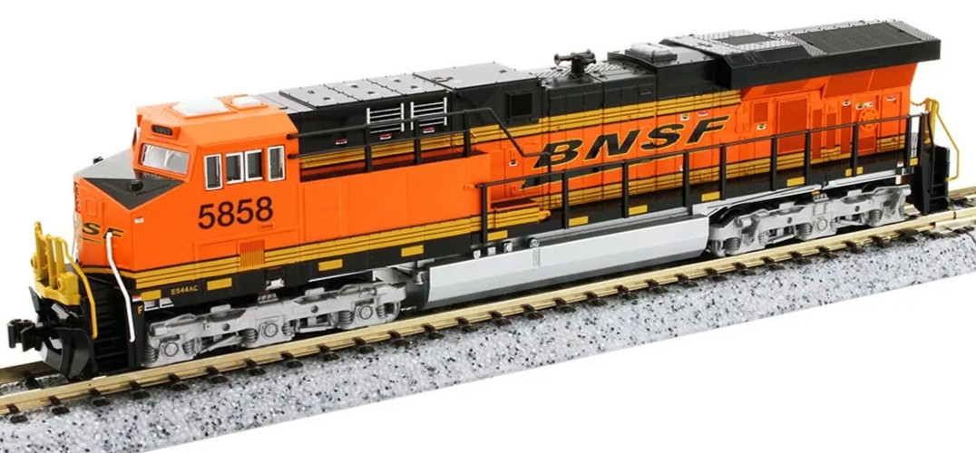 KATO 1768958 N SCALE GE ES44AC BNSF Railway #5858 