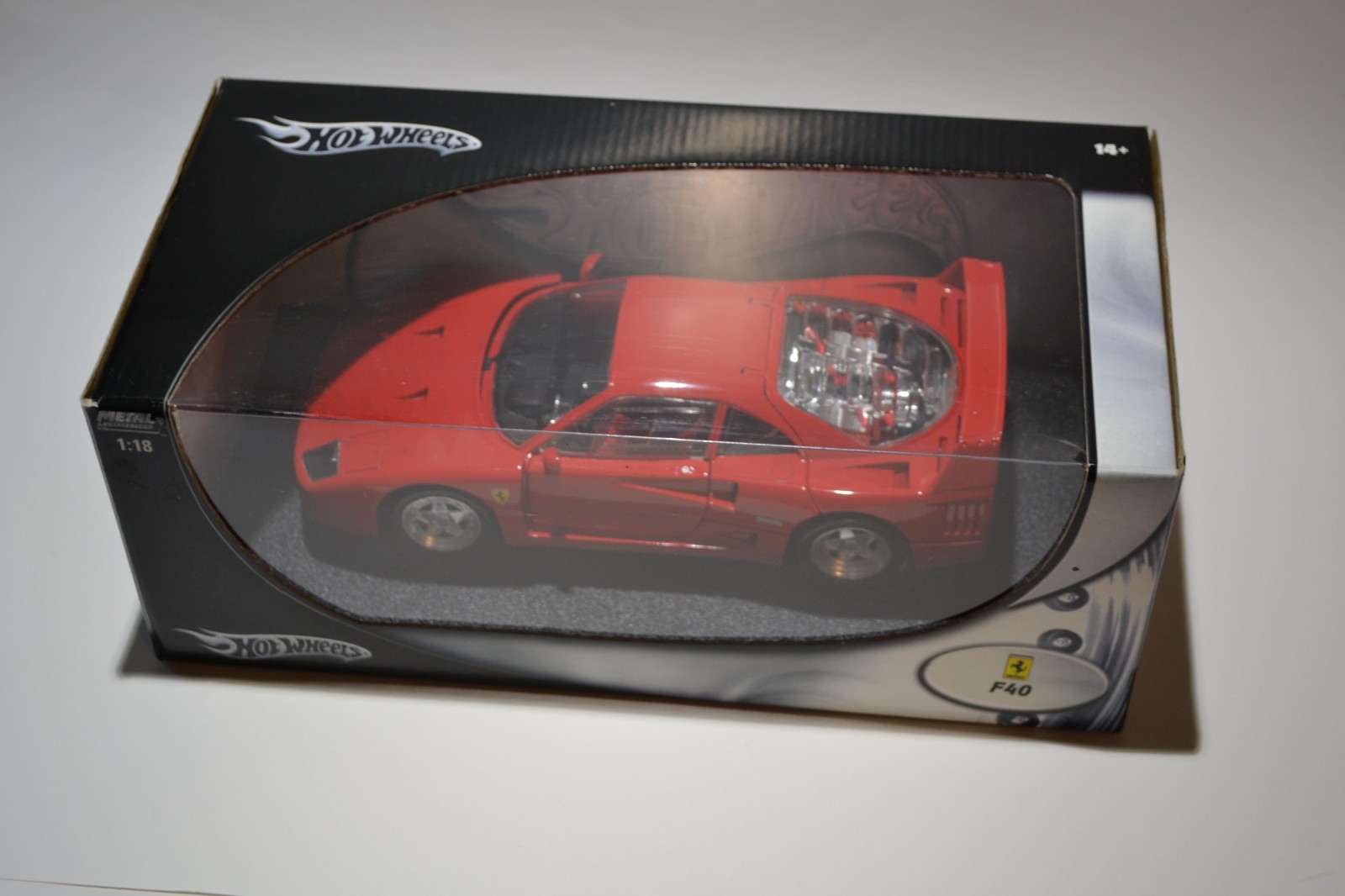 Hot Wheels 1989 Ferrari F40 1:18 new in the box Rare 23911 not BBR Kyosho