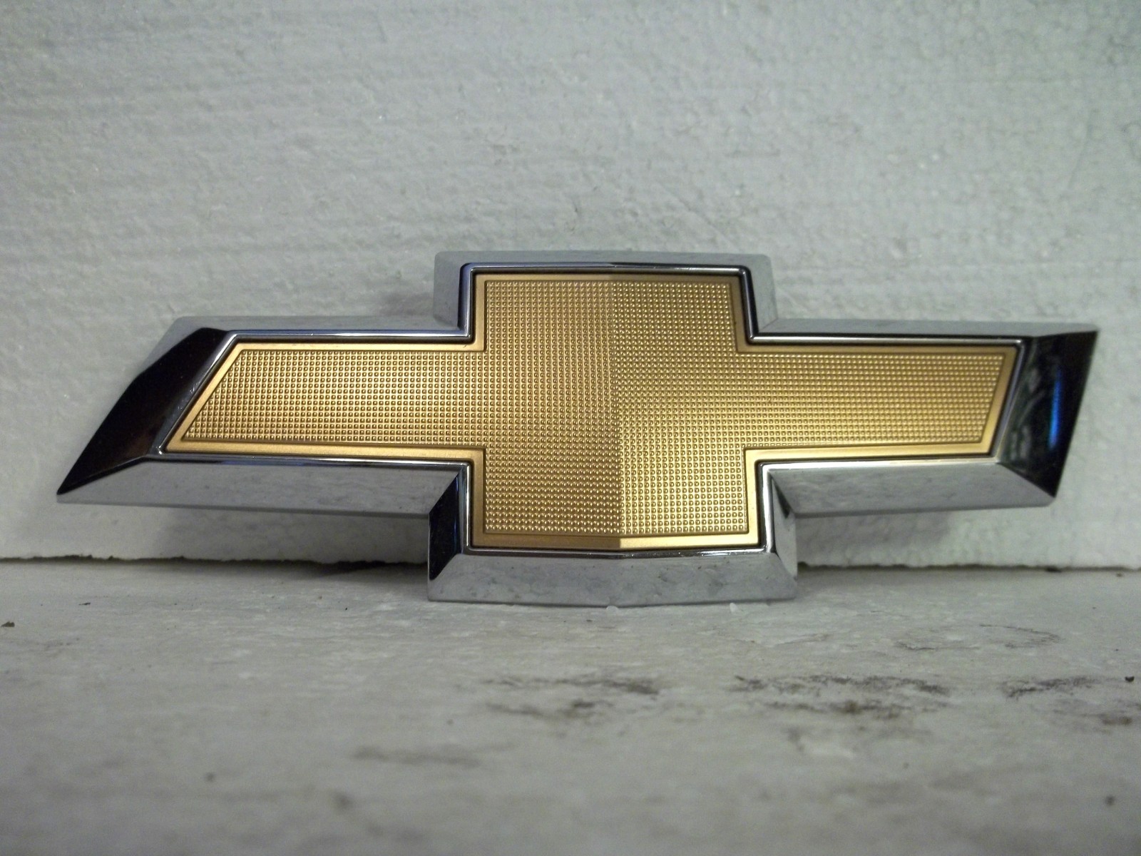 Genuine GM OEM 2018-2024 Chevy Equinox Front Gold Bowtie Grille Emblem 23136671 Genuine GM OEM 2018-2024 Chevy Equinox Front Gold Bowtie Grille Emblem 23136671
