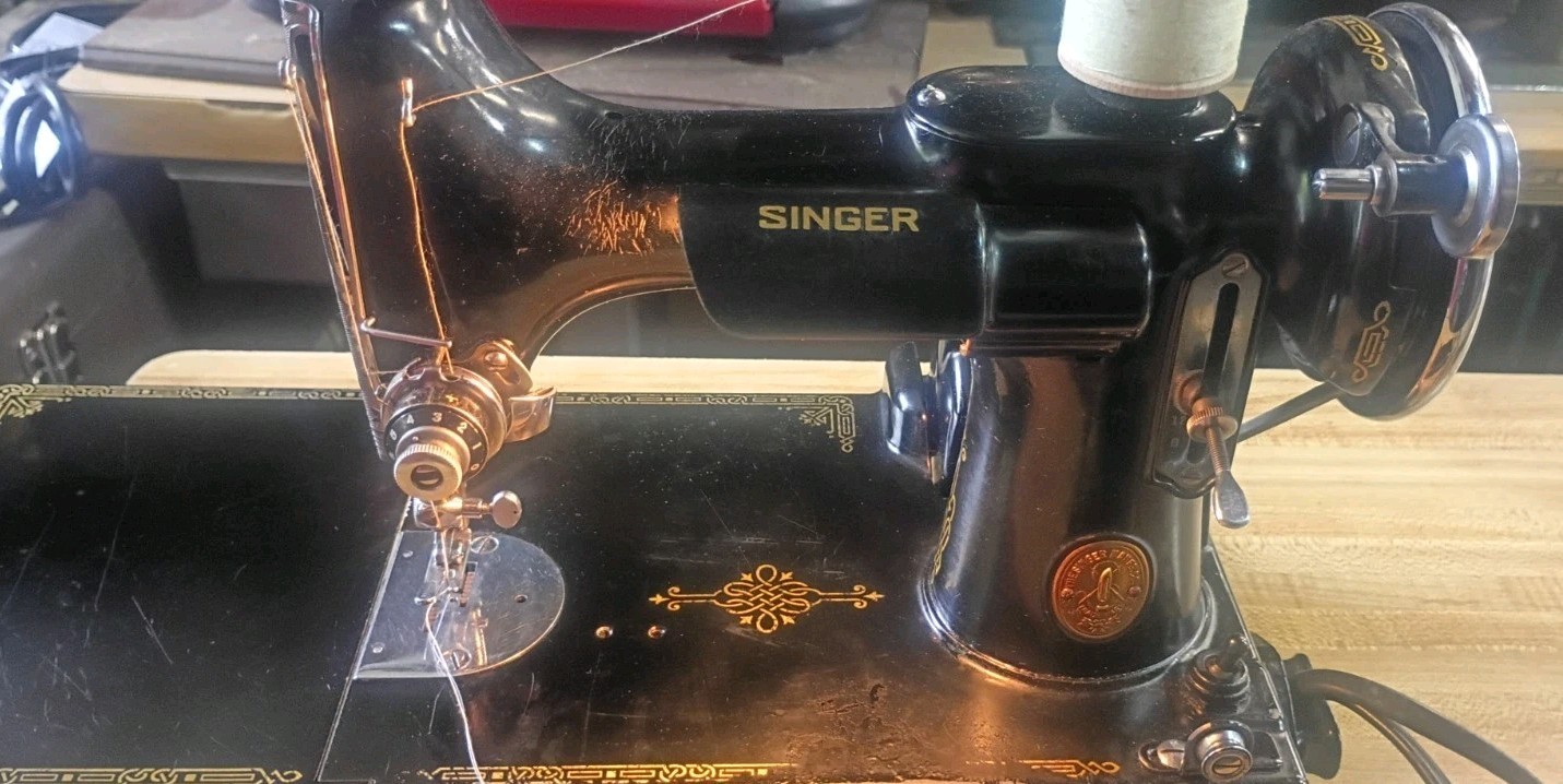 1939 Portable Singer 221-1 Featherweight Electric Sewing Machine Case Manual