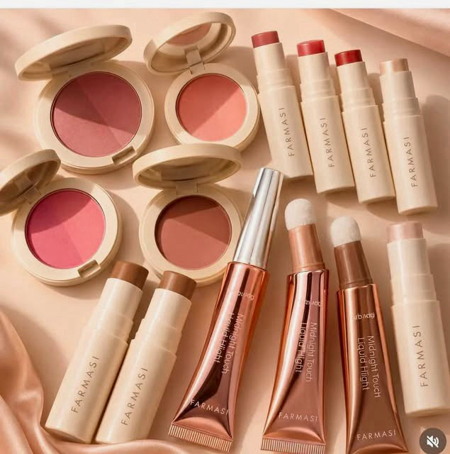 Farmasi Makeup Set Blush & Highlighter Multicolor Cream and Powder Farmasi Makeup Set Blush & Highlighter Multicolor Cream and Powder