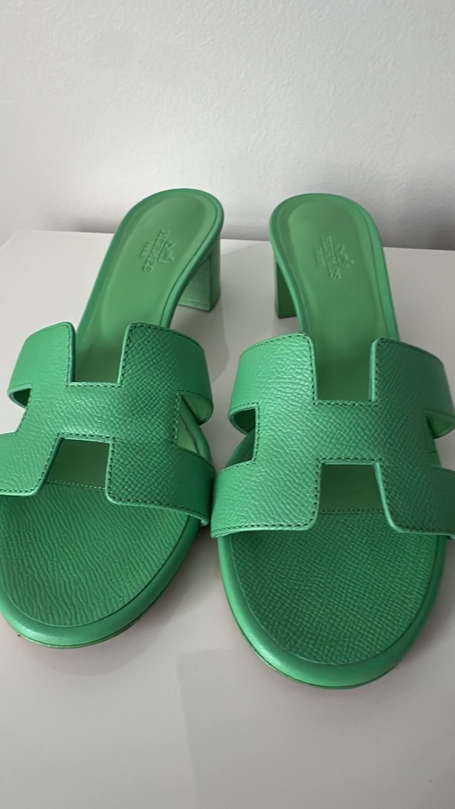 Hermes Oasis Vert Comics Size 37.5 Excellent Condition Hermes Oasis Vert Comics Size 37.5 Excellent Condition