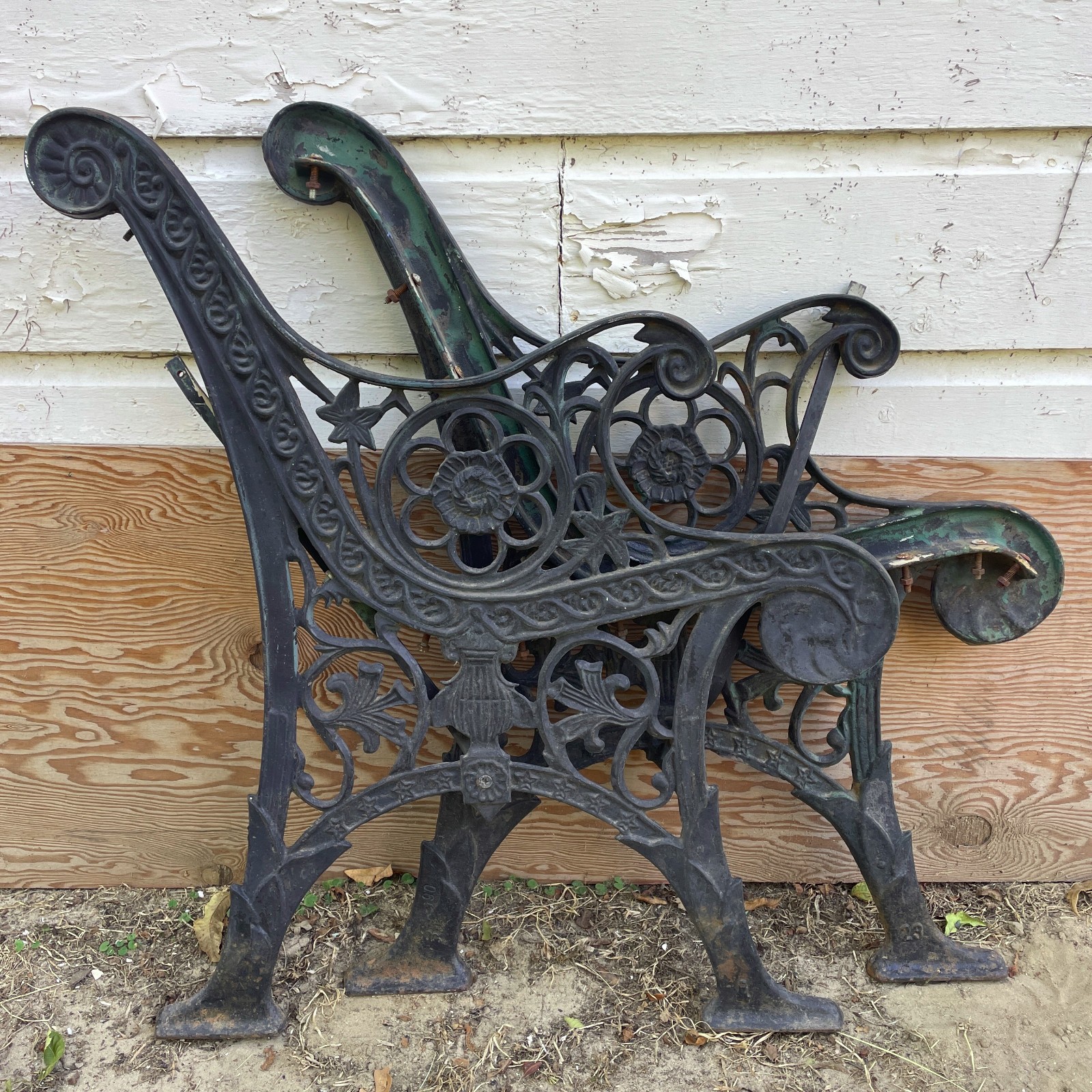 Antique Cast Iron Park Bench Legs Ends Victorian Rosette Vintage Garden Patio Antique Cast Iron Park Bench Legs Ends Victorian Rosette Vintage Garden Patio