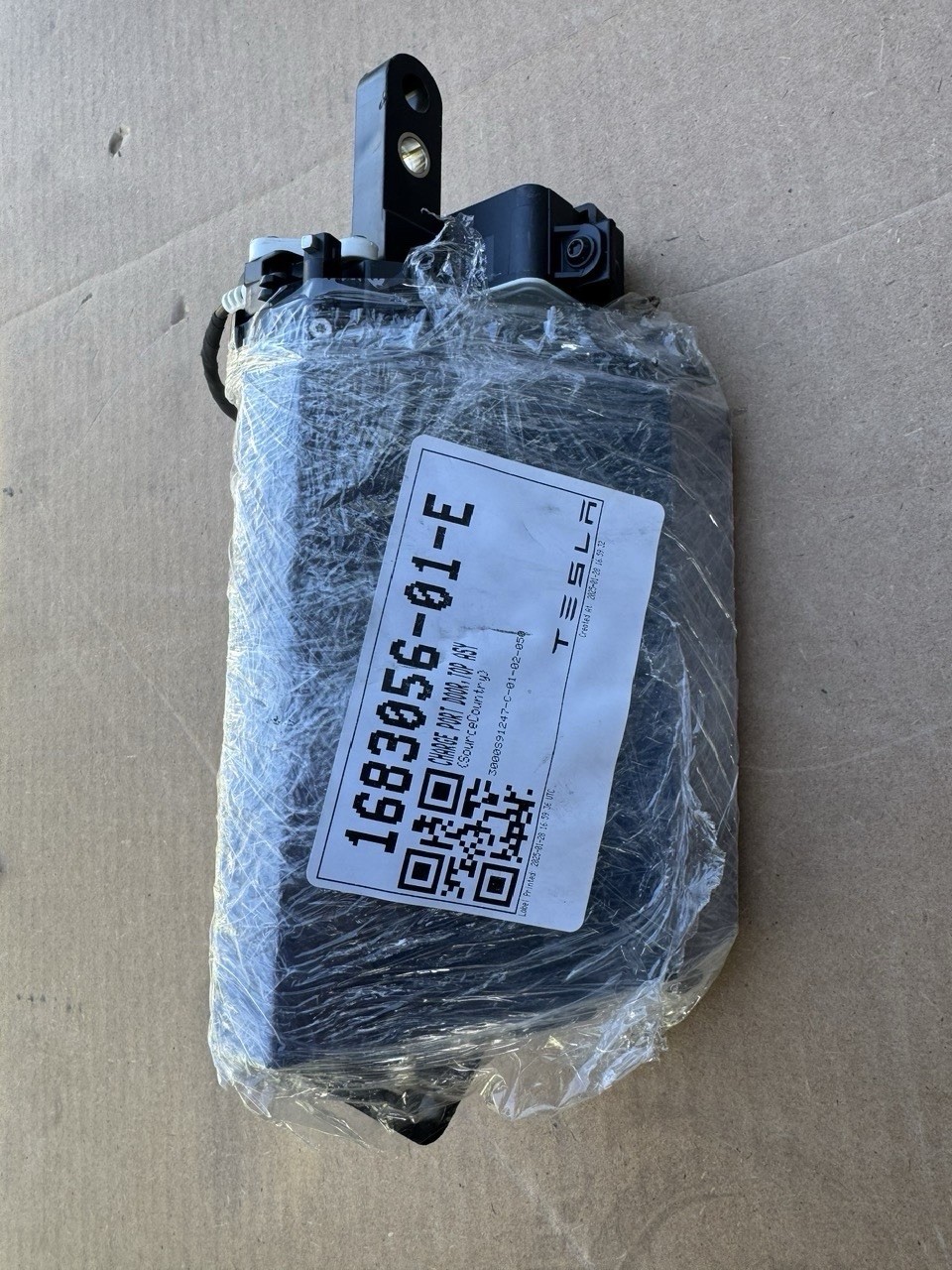 2024-2025 Tesla Cybertruck High Voltage Battery Charge Port OEM 1683056-01-E 2024-2025 Tesla Cybertruck High Voltage Battery Charge Port OEM 1683056-01-E