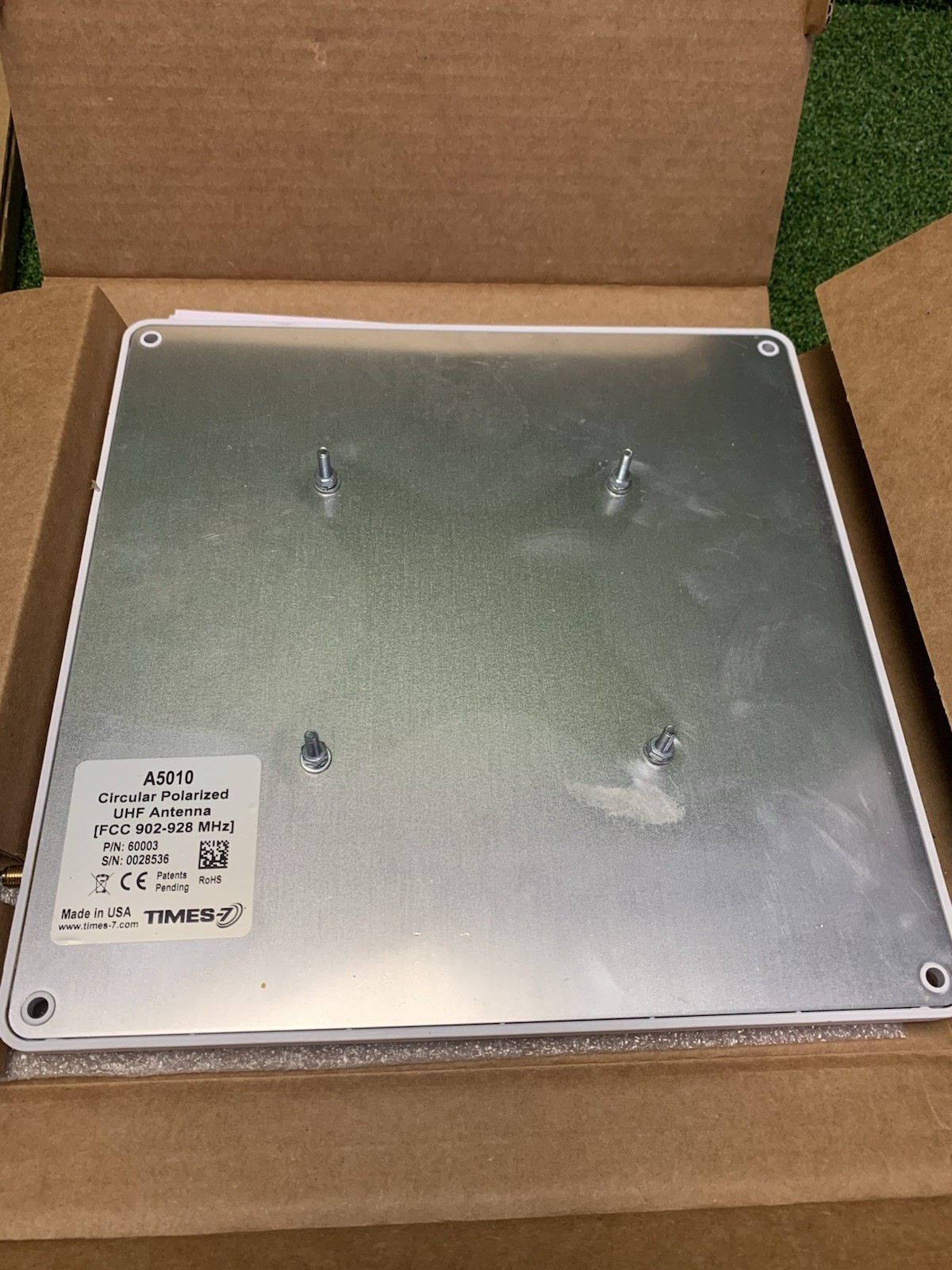 A5010 Circular Polarized UHF Antenna - Studded [FCC 902-928 HMz] RFID