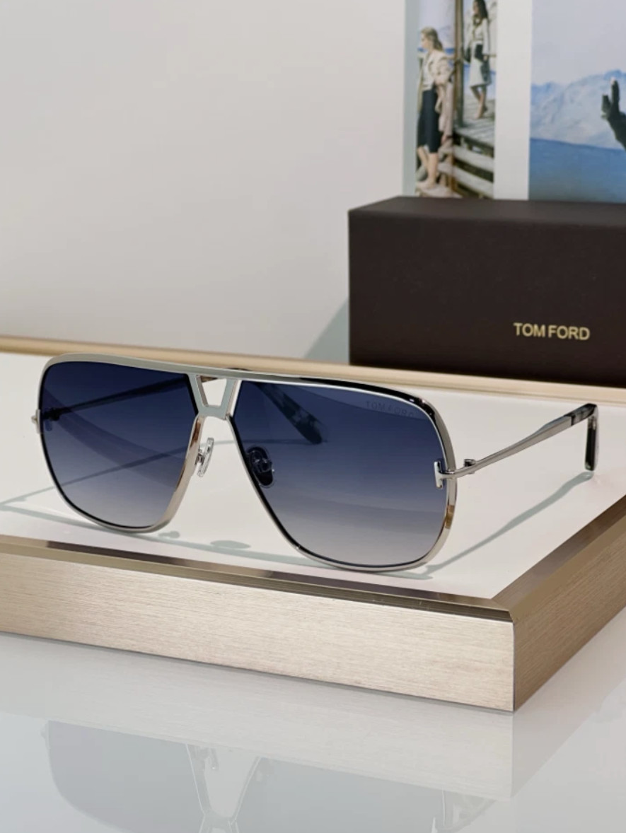 Tom Ford Aviator Silver Frame Blue Gradient Sunglasses NEW IN BOX Tom Ford Aviator Silver Frame Blue Gradient Sunglasses NEW IN BOX
