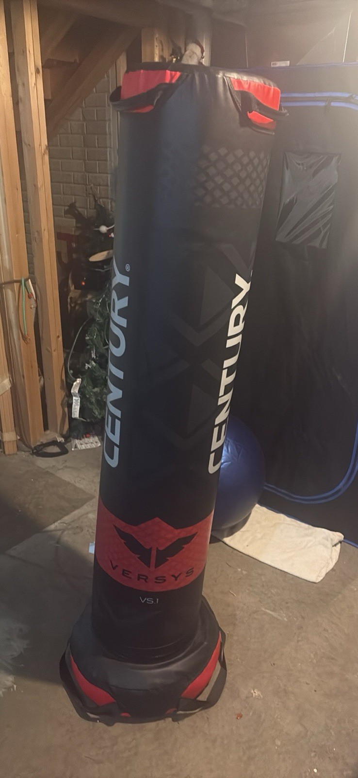 Century Versys VS.1 Fight Simulator Punching Bag Boxing/Kickboxing/Muay Thai Century Versys VS.1 Fight Simulator Punching Bag Boxing/Kickboxing/Muay Thai