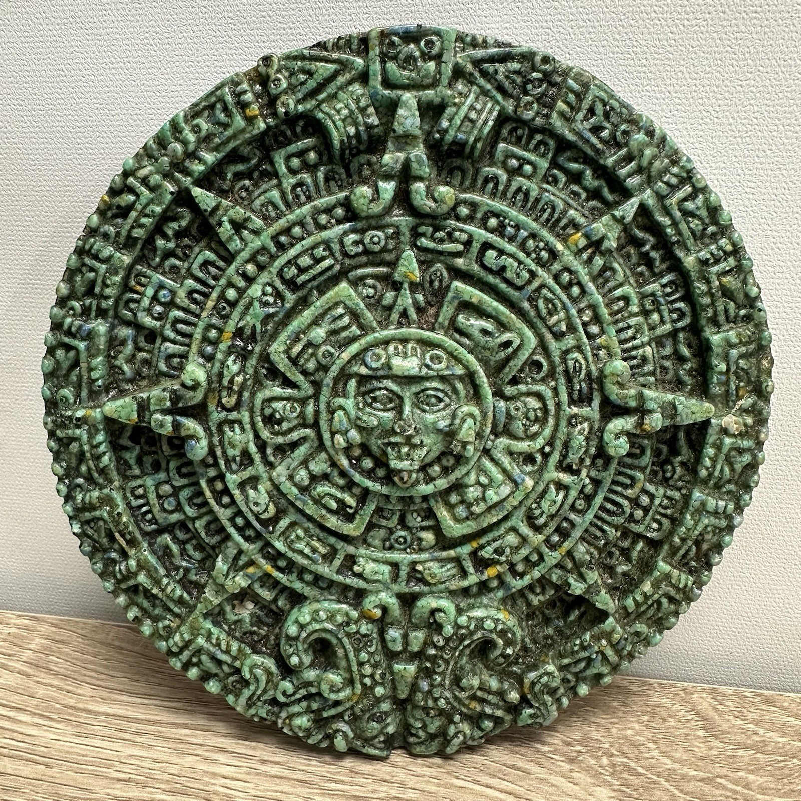 Vintage Mexican Crushed Malachite Resin Aztec Sun Stone Calendar Plaque 5.25\ Vintage Mexican Crushed Malachite Resin Aztec Sun Stone Calendar Plaque 5.25\