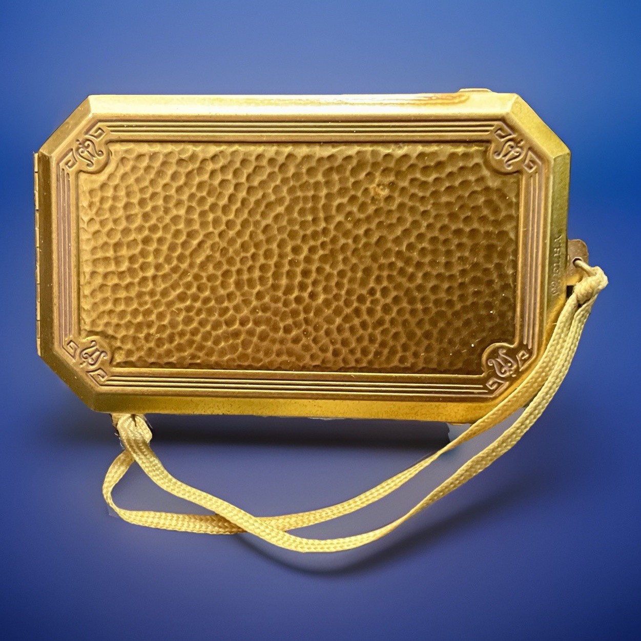 Vintage Melba Triple Vanity Compact Handle Hammered Gold Tone Patented 1924 Vintage Melba Triple Vanity Compact Handle Hammered Gold Tone Patented 1924