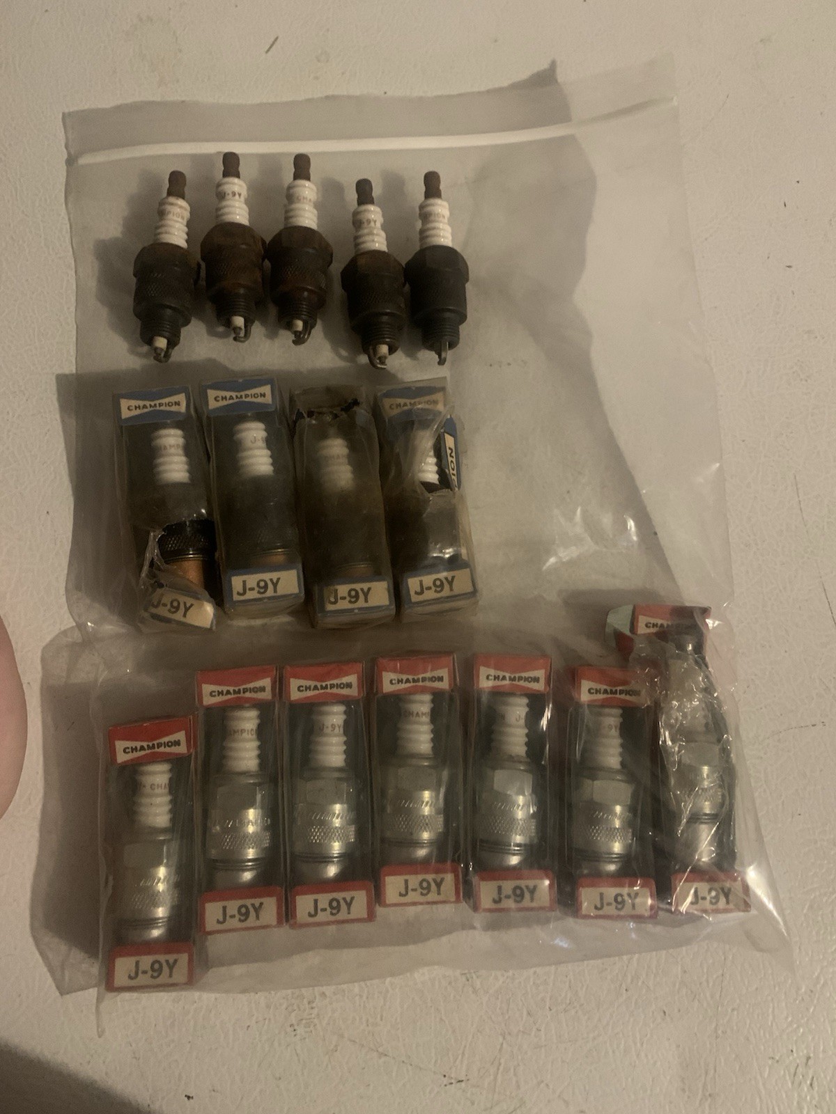 Champion J-9Y Spark Plugs Lot Of 16 For 1959-1961 Chrysler 300 Champion J-9Y Spark Plugs Lot Of 16 For 1959-1961 Chrysler 300