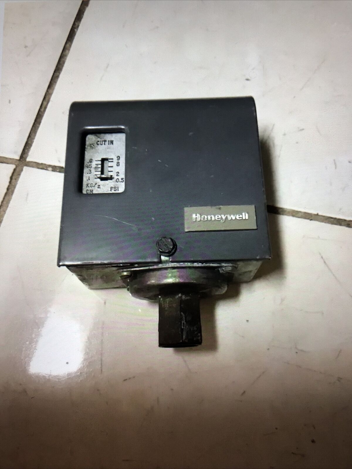 HONEYWELL PA404A 1033 PRESSURETROL CONTROLLER 0.5 TO 9 PSI 1/4\