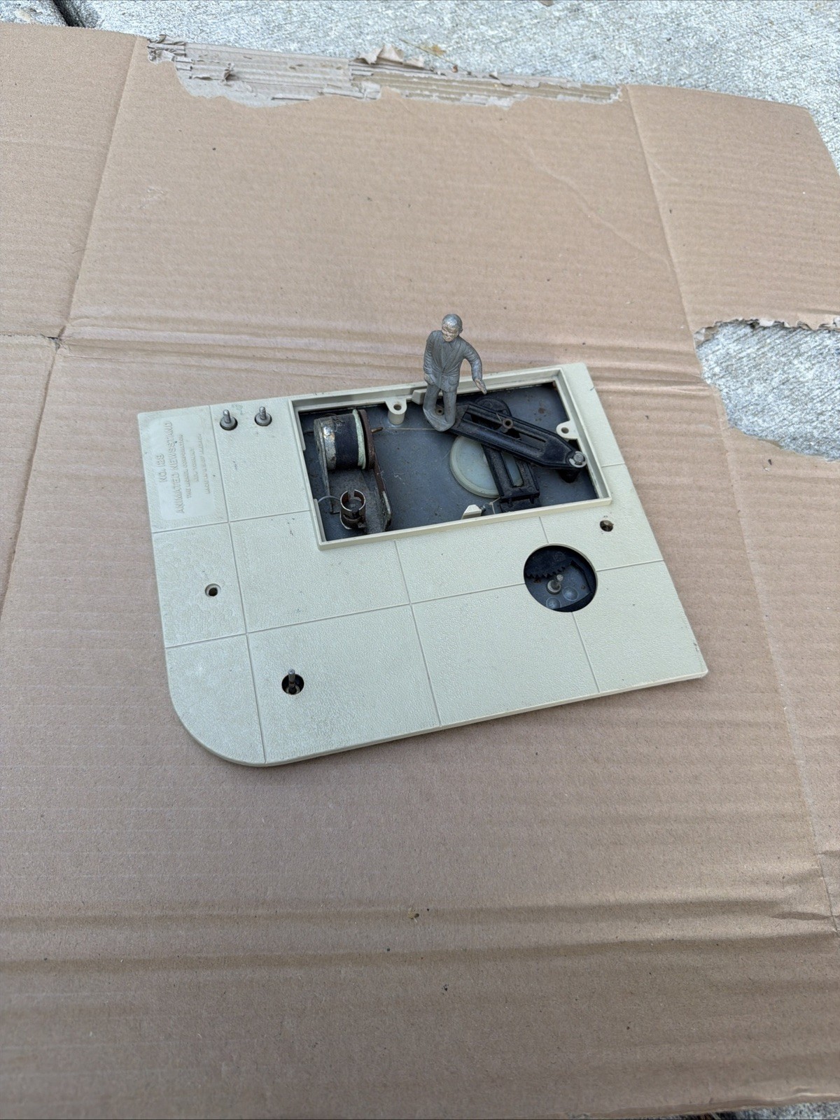 Lionel No. 128 Postwar Animated Newsstand parts only