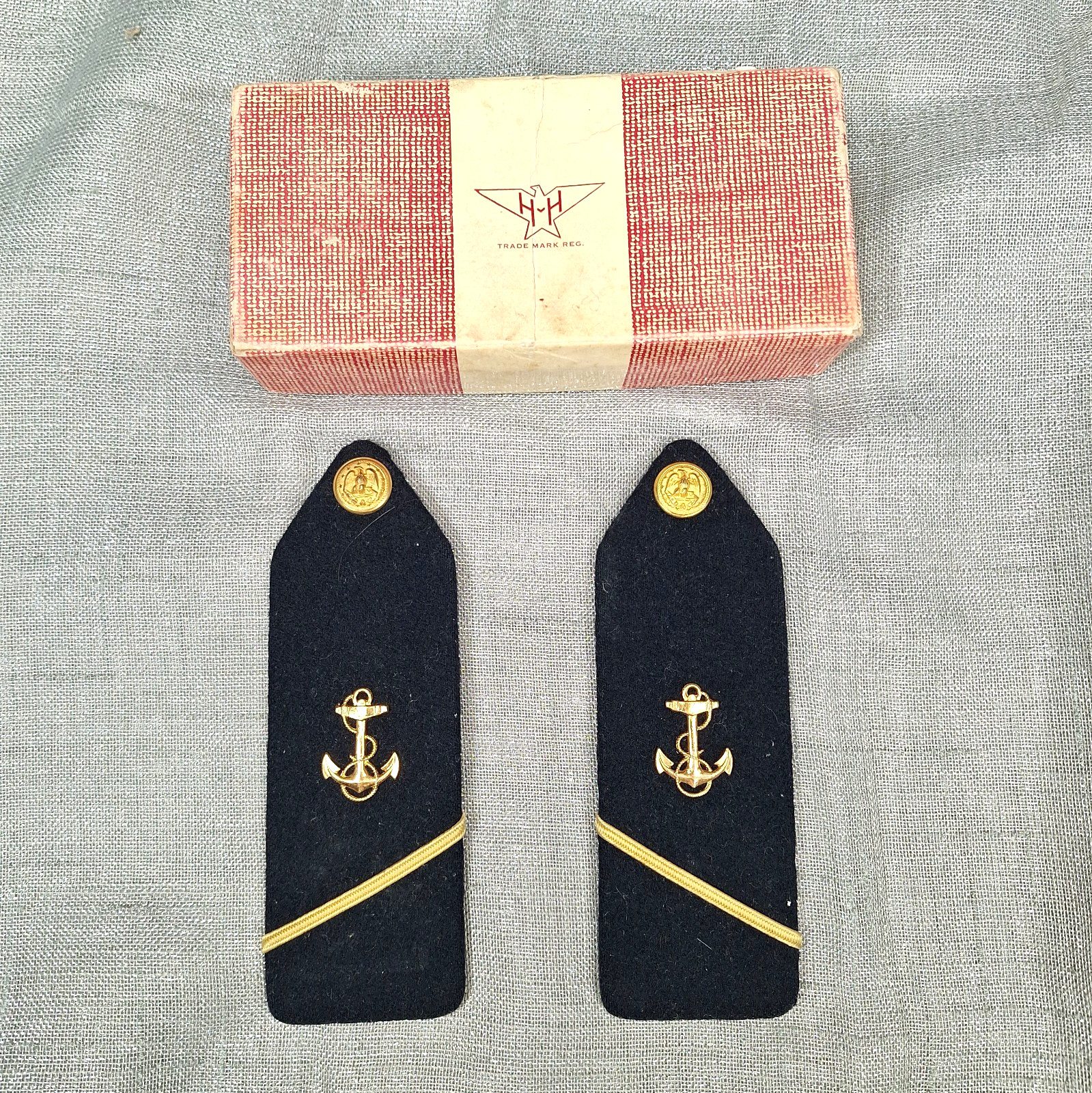 Vintage US Navy Ensign (0-1) Hard Shoulder Boards Dress Uniform Epaulets H&H Box Vintage US Navy Ensign (0-1) Hard Shoulder Boards Dress Uniform Epaulets H&H Box