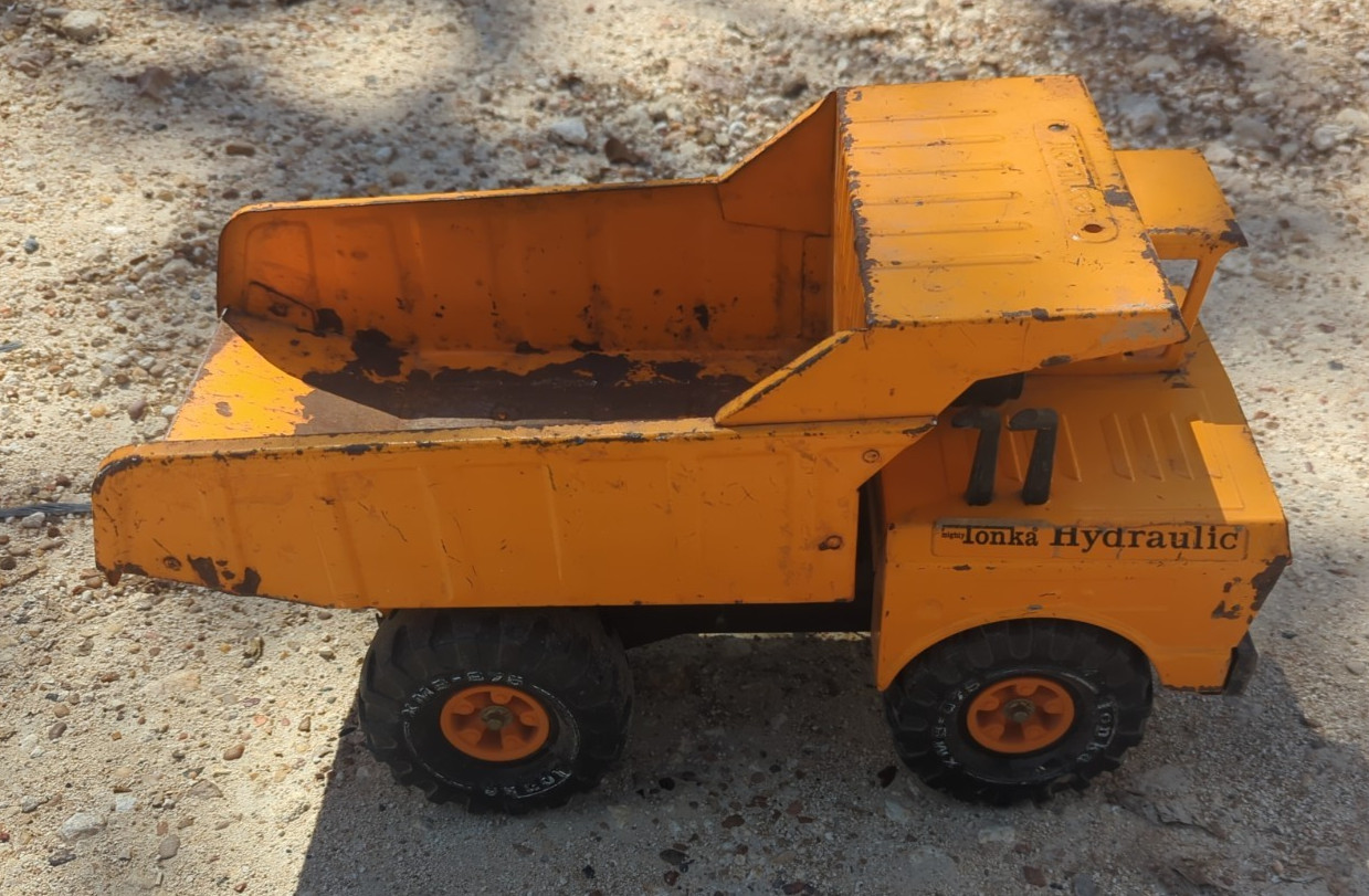 Vintage 1974-75 Mighty Tonka # 3902 Dump Truck with Hydraulic Dump Vintage 1974-75 Mighty Tonka # 3902 Dump Truck with Hydraulic Dump