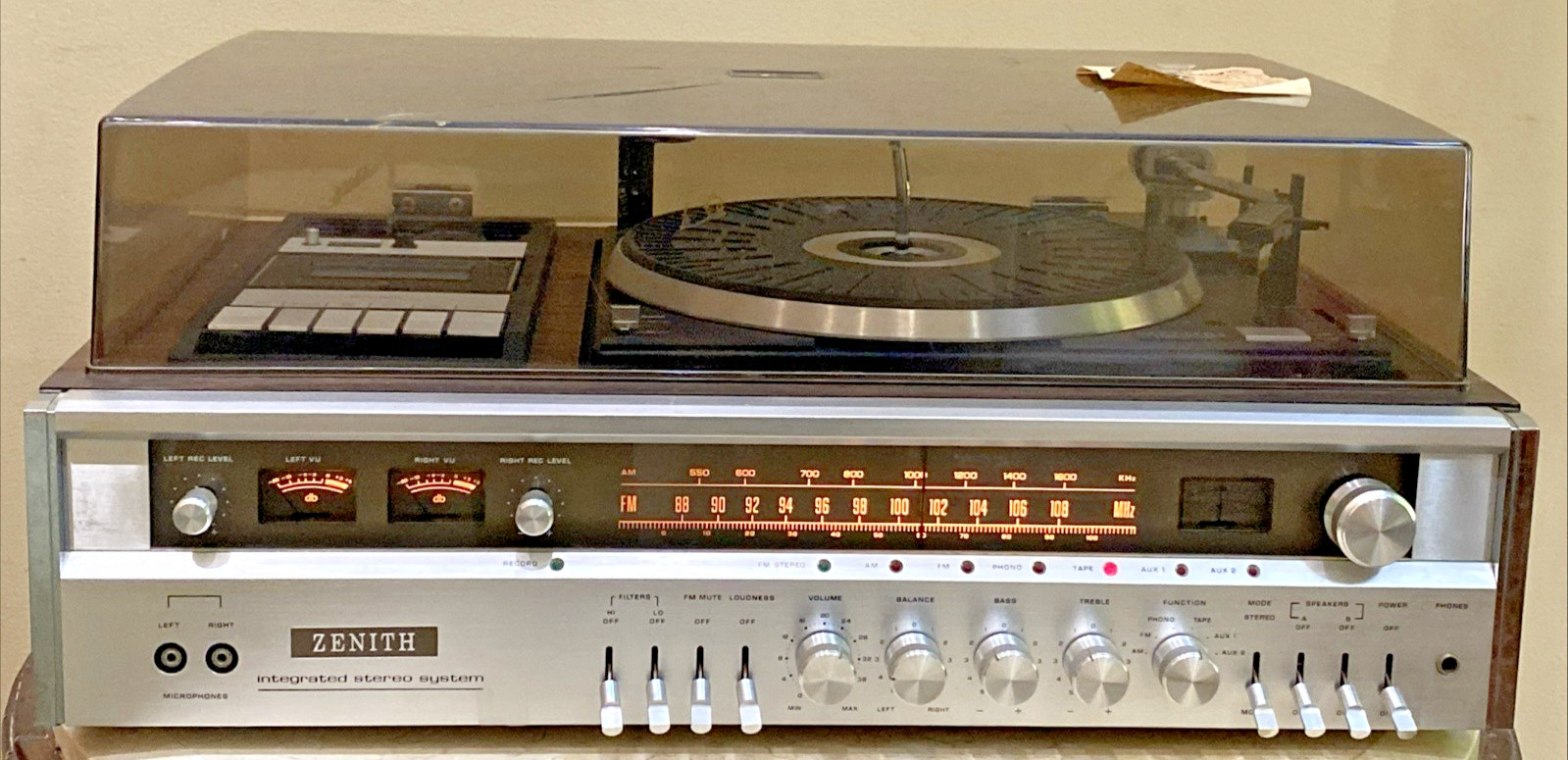 Nice Vintage Zenith IS-4071 Stereo Integrated All-in One System (Partially Work) Nice Vintage Zenith IS-4071 Stereo Integrated All-in One System (Partially Work)